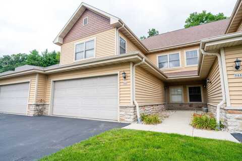 946 Autumn Ridge Ln, Hartford, WI 53027