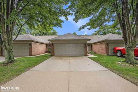 34147 Courtyard, New Baltimore, MI 48047