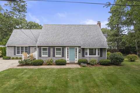 58 Reynolds St, Falmouth, MA 02536