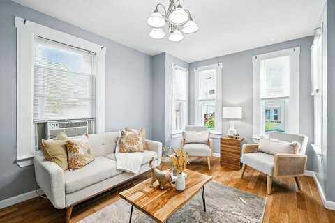 6 Williams Pl, Lynn, MA 01902