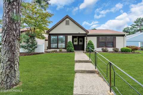 533b Warwick Court, Manchester, NJ 08759