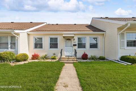160 Rue De St Germaine, Freehold, NJ 07728
