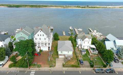 22 Shrewsbury Avenue, Highlands, NJ 07732