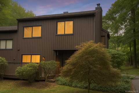 4 Aspen Court, Woodbury, NY 10930