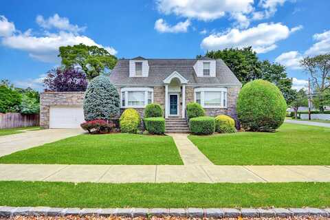 4 Doncaster Road, Malverne, NY 11565