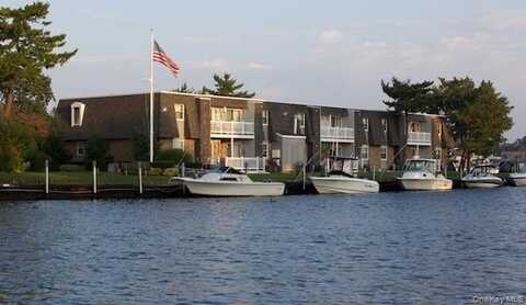 20 Mainsail Lane, Patchogue, NY 11772