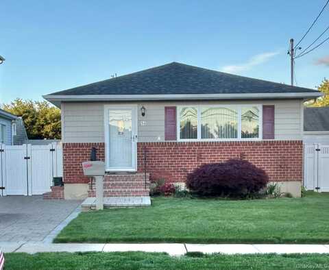 5a Moeller Street, Hicksville, NY 11801