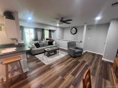 30 Navajo Court, Coram, NY 17727