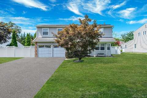 14 Lloyd Lane, Nesconset, NY 11767