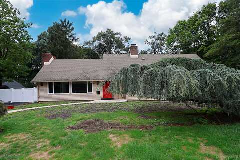 81 Carriage Lane, Roslyn Heights, NY 11577