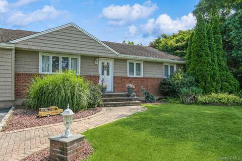 4 Magenta Lane, East Northport, NY 11731