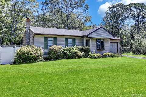 500 Boxwood Drive, Shirley, NY 11967