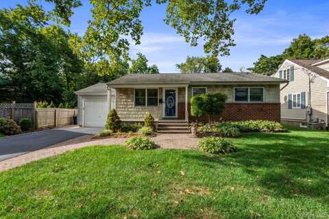 15 Christine Lane, East Northport, NY 11731
