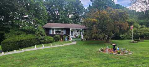 4 Christine Drive, Chestnut Ridge, NY 10977