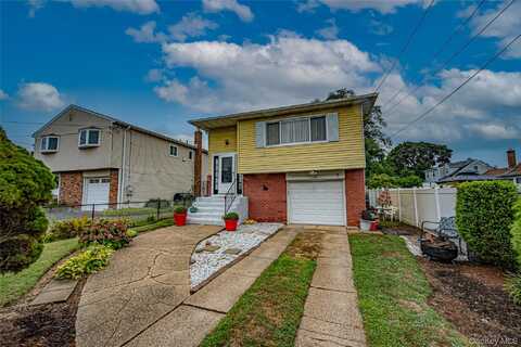 15 Major Road, Massapequa, NY 11758