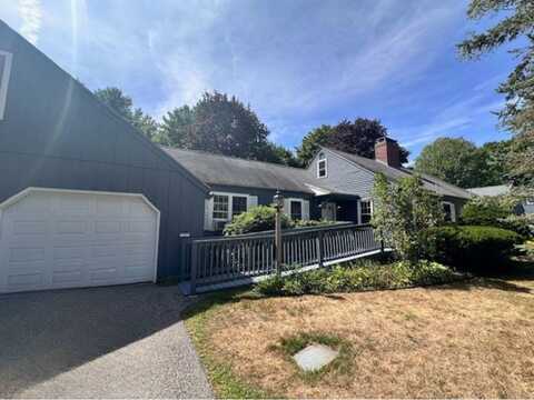 14 Wiggins Pond Lane, Kennebunk, ME 04043