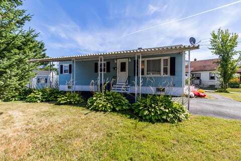 10 Bradford Street, Lewiston, ME 04240