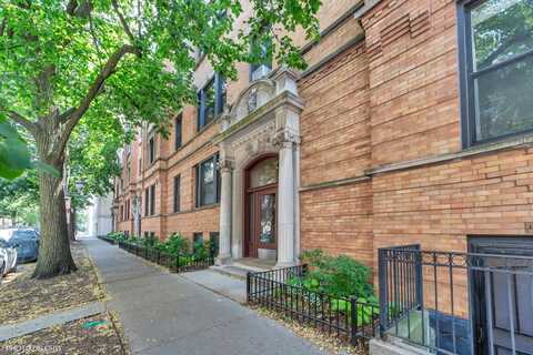 527 W Surf Street, Chicago, IL 60657