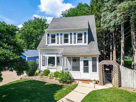 841 N Madison Street, Woodstock, IL 60098