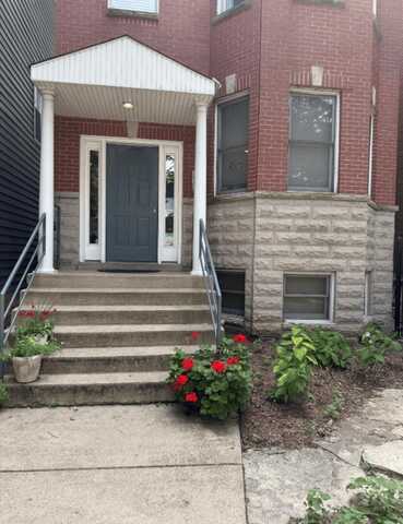1531 W Oakdale Avenue, Chicago, IL 60657