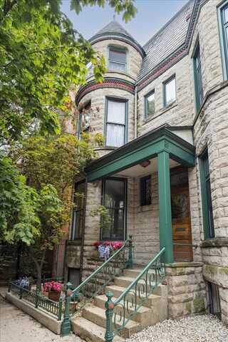 453 W Roslyn Place, Chicago, IL 60614