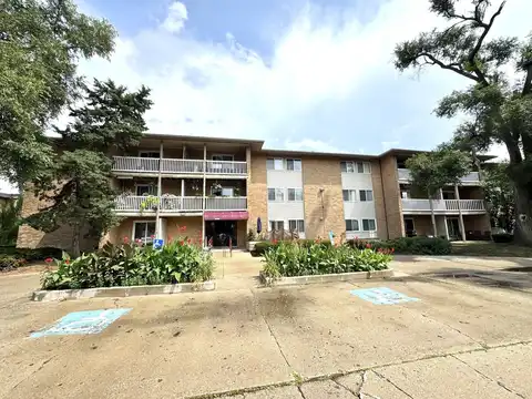930 Beau Drive, Des Plaines, IL 60016