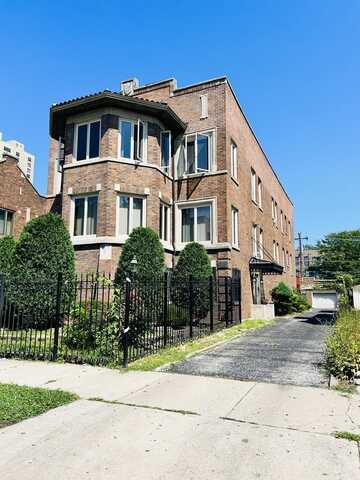 6745 S Crandon Avenue, Chicago, IL 60649