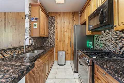 13903 Sherman Way, Van Nuys, CA 91405