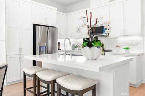 806 Sunrise Road, Rancho Mission Viejo, CA 92694