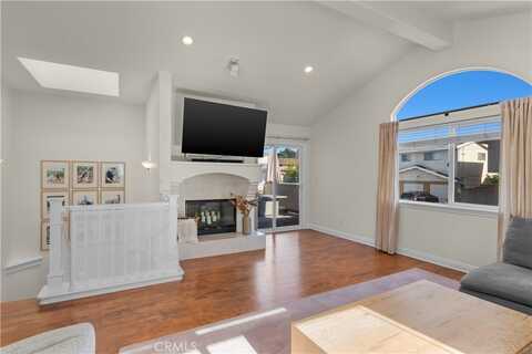 2213 Carnegie Lane, Redondo Beach, CA 90278