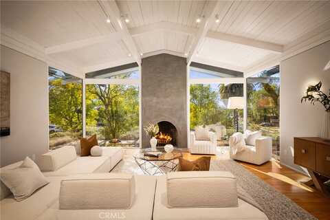 4750 Poe Avenue, Woodland Hills, CA 91364