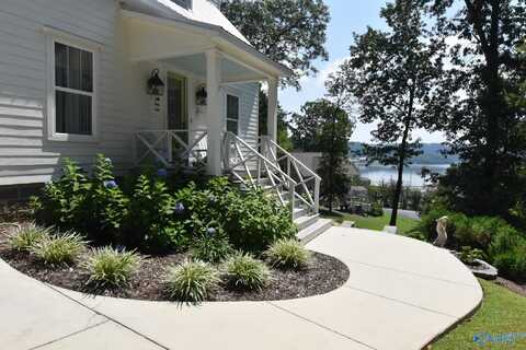 2012 Stevenson Street, Guntersville, AL 35976