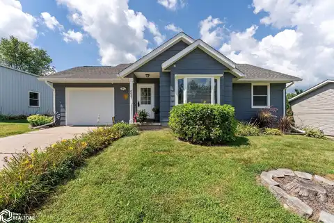 821 S Ave D, Washington, IA 52353
