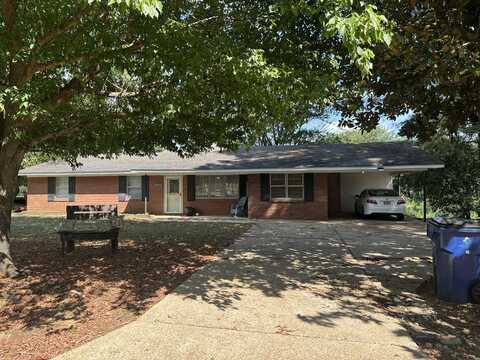 294 Hillcrest Dr., Pontotoc, MS 38863