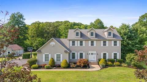 11190 Wellington Drive, Chardon, OH 44024