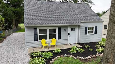 2221 Suncrest Drive, Cuyahoga Falls, OH 44221