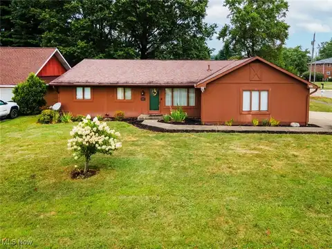2175 Grissom Drive NE, Warren, OH 44483
