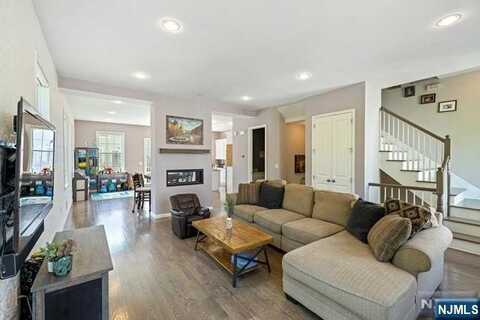 26 Roosevelt Drive, Wood Ridge, NJ 07075