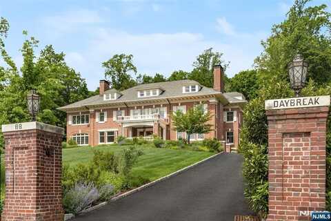 88 S Mountain Avenue, Montclair, NJ 07042