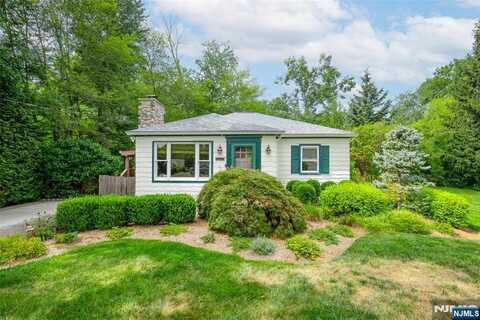 112 Lakeview Terrace, Oakland, NJ 07436