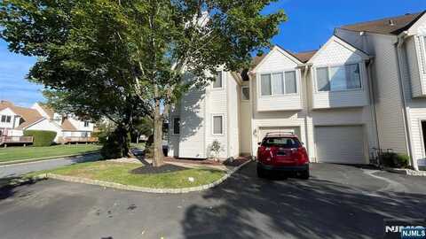 12 Independence Court, Montville, NJ 07045