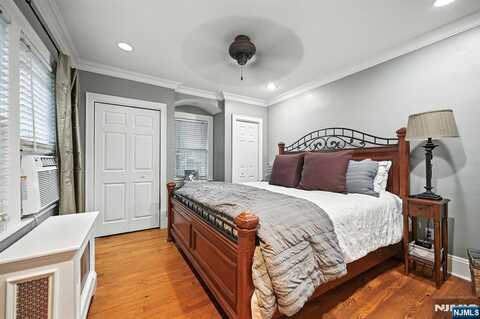 17 Oneida Avenue, Dumont, NJ 07628