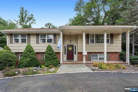 93 Wyckoff Avenue, Waldwick, NJ 07463