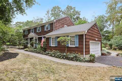 684 High Mountain Road, Franklin Lakes, NJ 07417