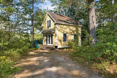 408 Governor Wentworth Highway, Wolfeboro, NH 03896