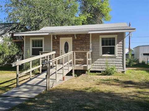 1205 Coburn Ave, Worland, WY 82401