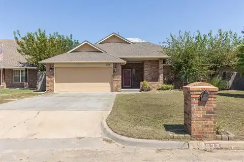 637 SW 7th Street, Moore, OK 73160