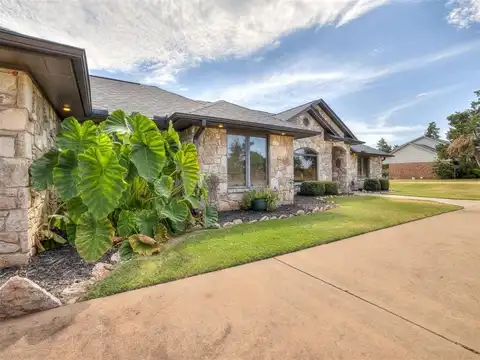 1140 S May Avenue, Guthrie, OK 73044
