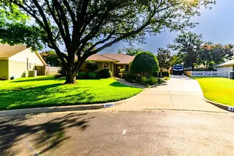 1029 Springfield Street, Mansfield, TX 76063