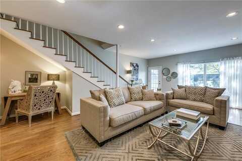 7526 W Northwest Highway, Dallas, TX 75225